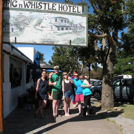 The Historic Pig And Whistle Inn Bathurst Exterior photo