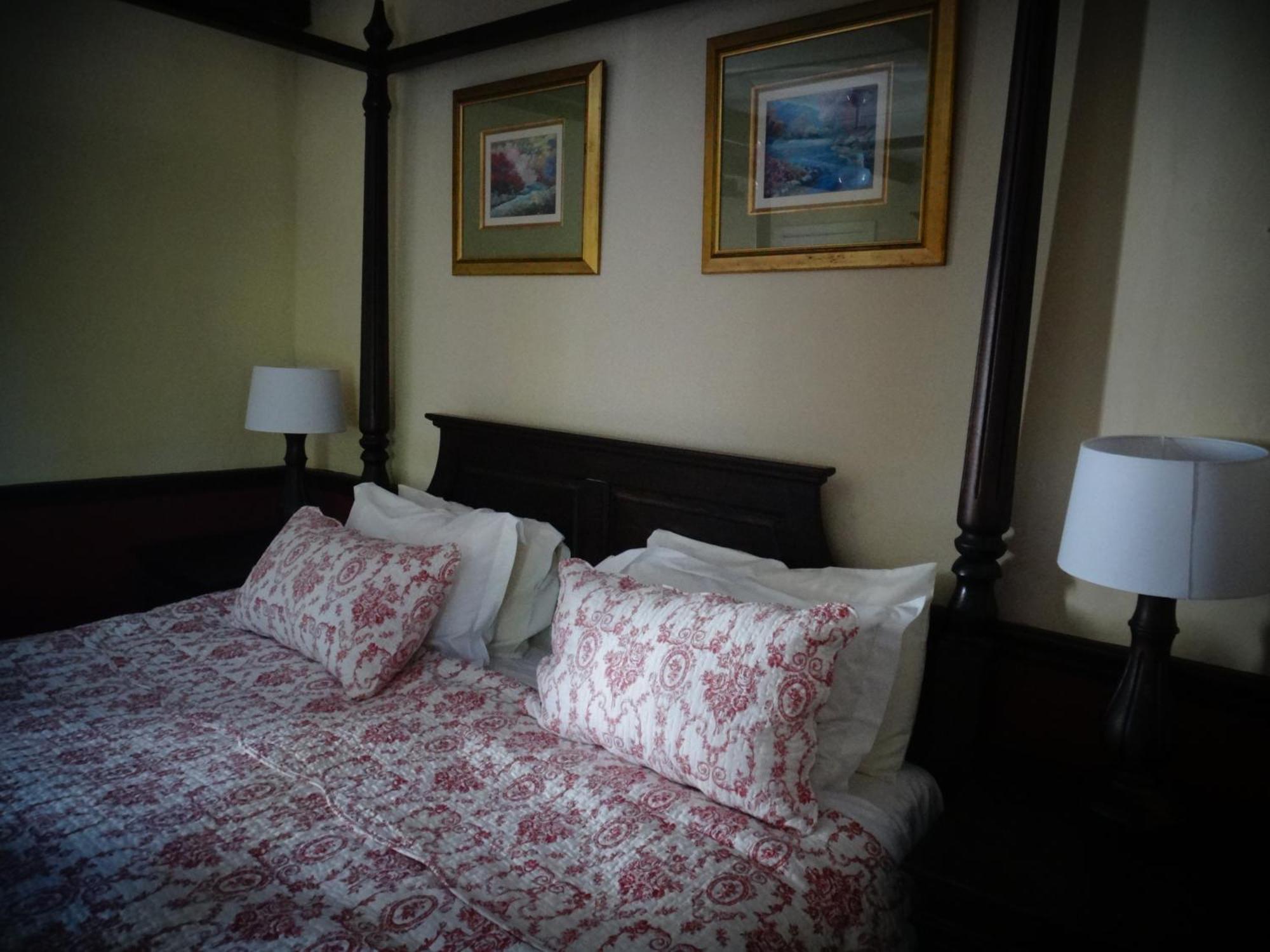 The Historic Pig And Whistle Inn Bathurst Room photo